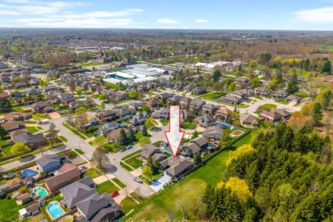 202 Michael Drive, ON L3C 7B8