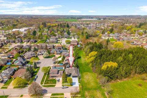 202 Michael Drive, ON L3C 7B8