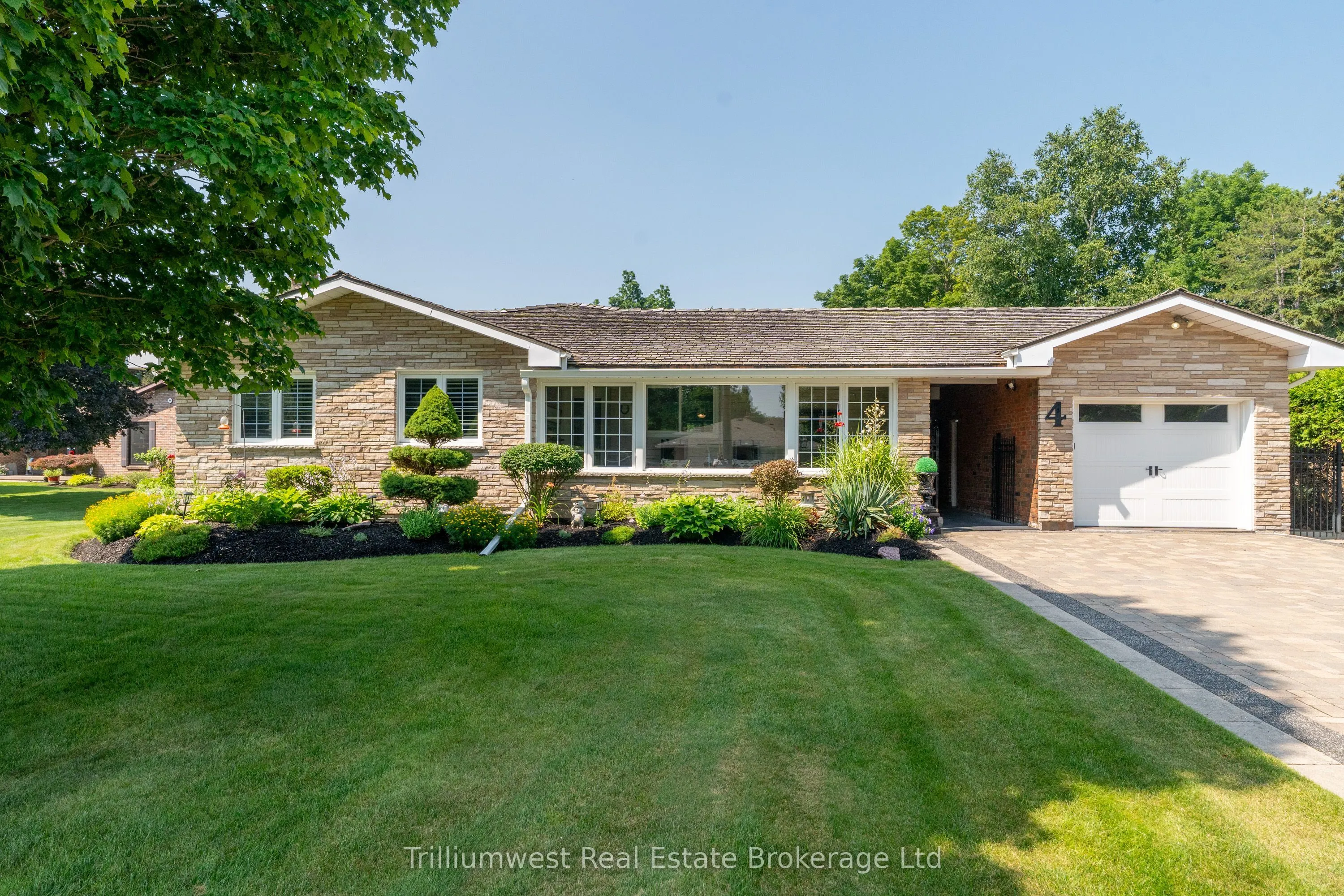 4 Colonial Drive, ON N0B 1E0