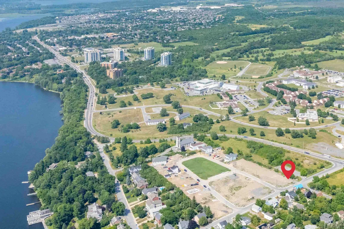 431 Wellington Street, ON K7K 0L7