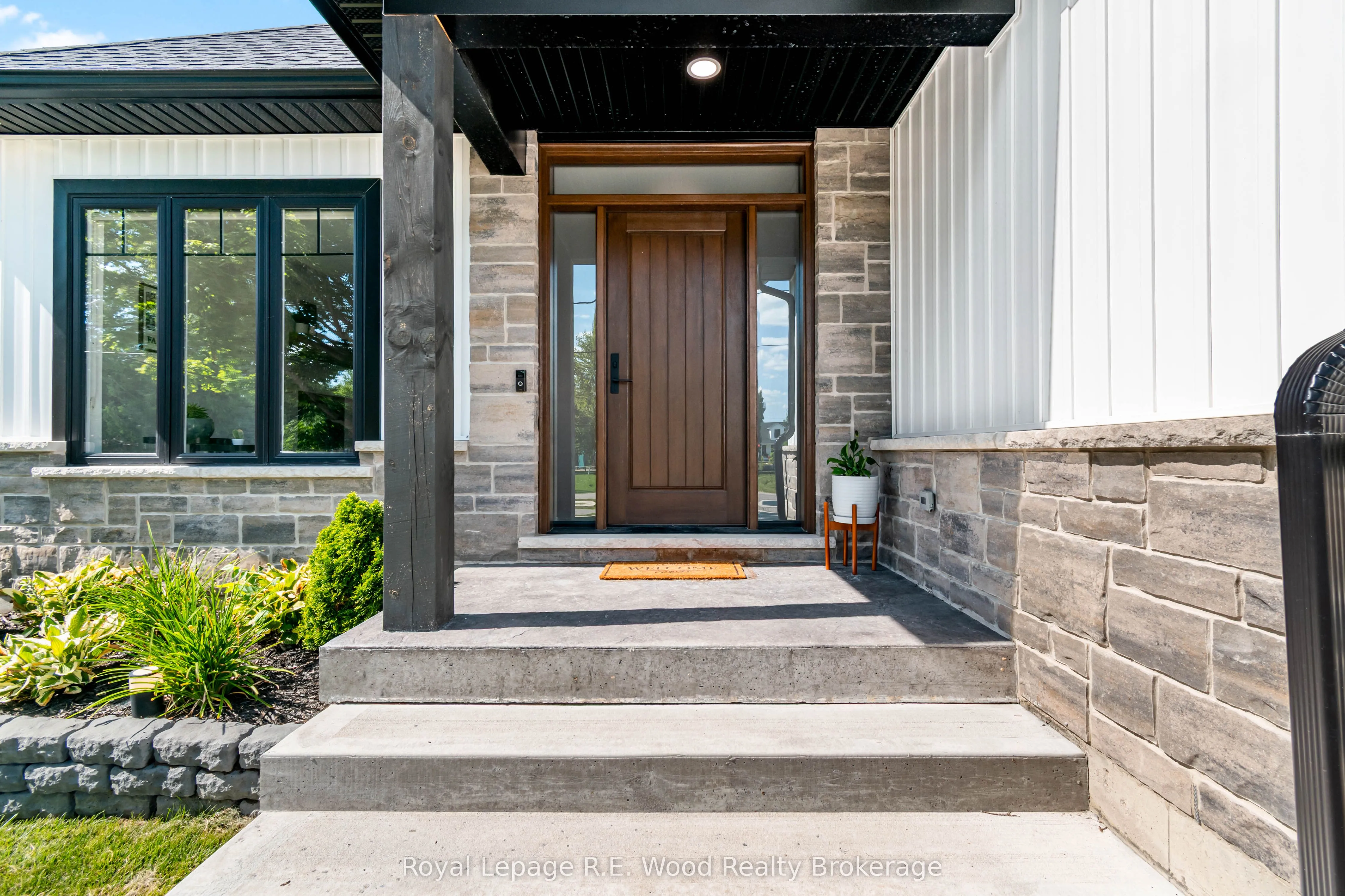 16.5 North Court Street, ON N0J 1P0