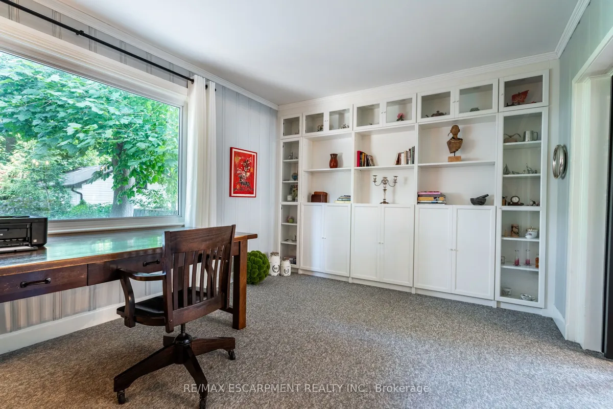 60 Inverness Avenue, ON L9C 1A4