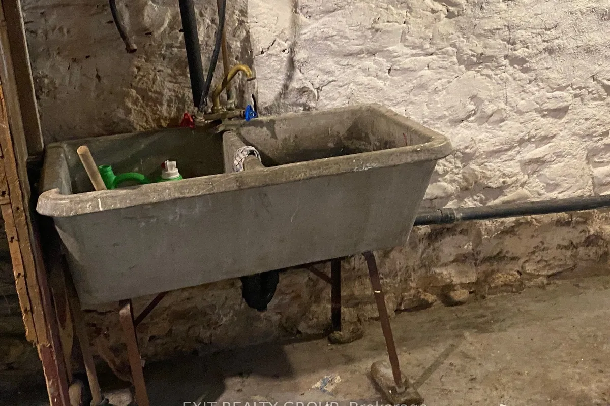 109 West Street, ON K8V 2M3