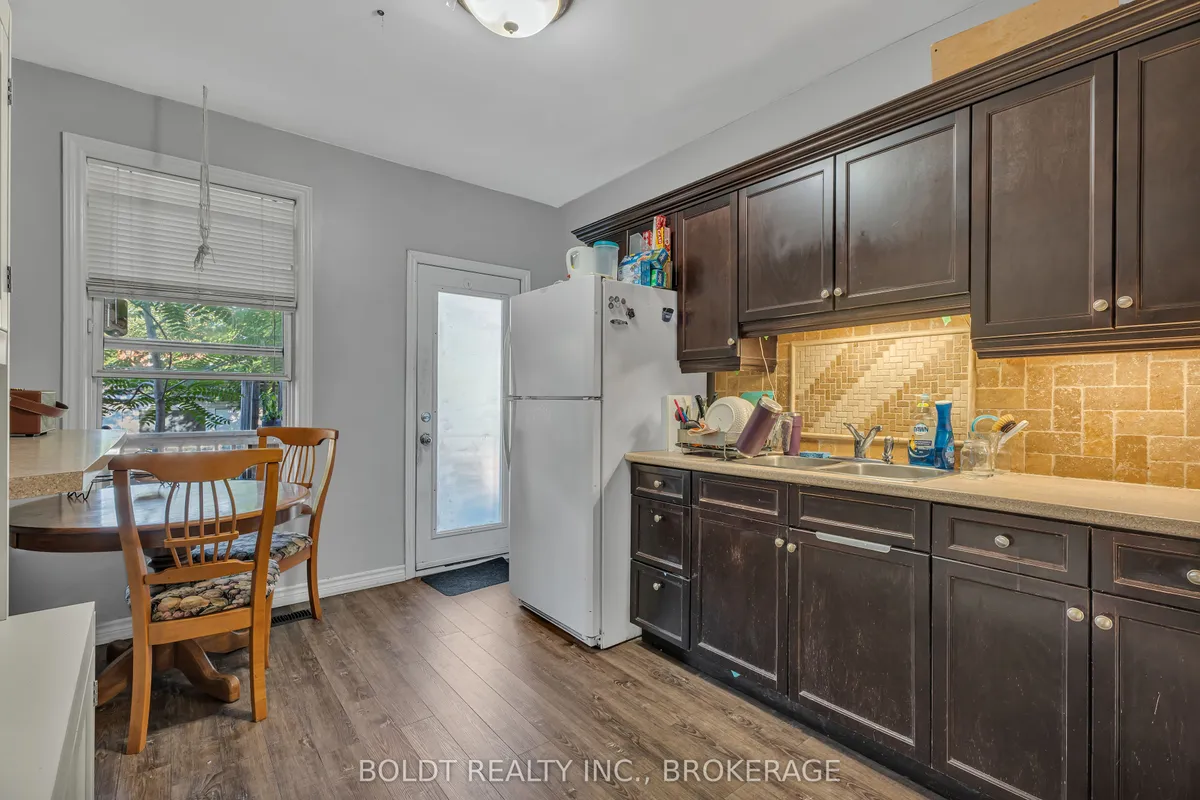 209 Rosslyn Avenue, ON L8M 3J6