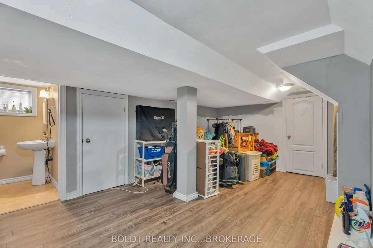 209 Rosslyn Avenue, ON L8M 3J6