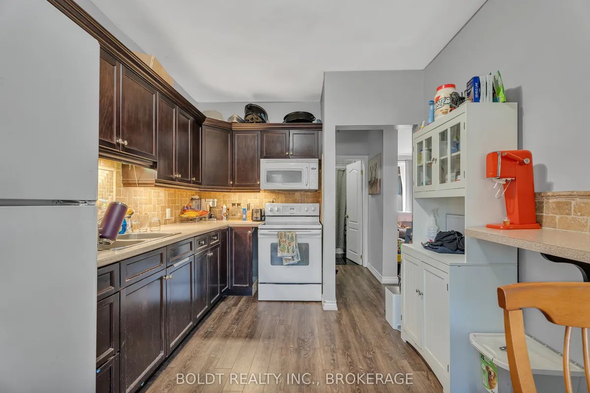 209 Rosslyn Avenue, ON L8M 3J6