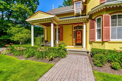 129 VICTORIA Street, ON L0S 1J0