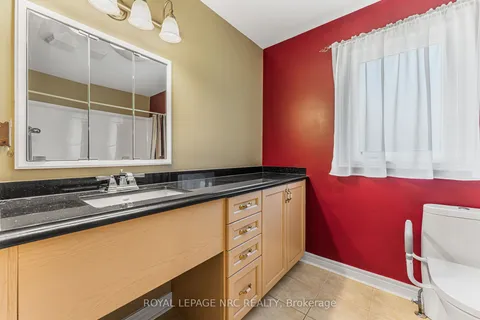 48 Bridgewater Court, ON L3C 7M6