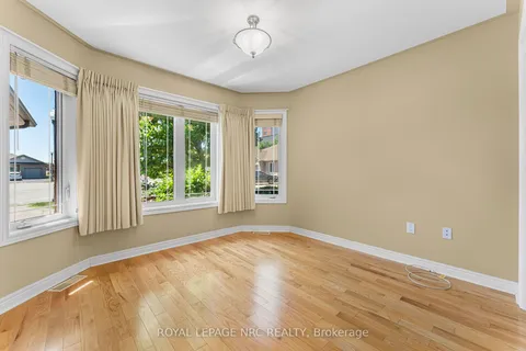 48 Bridgewater Court, ON L3C 7M6