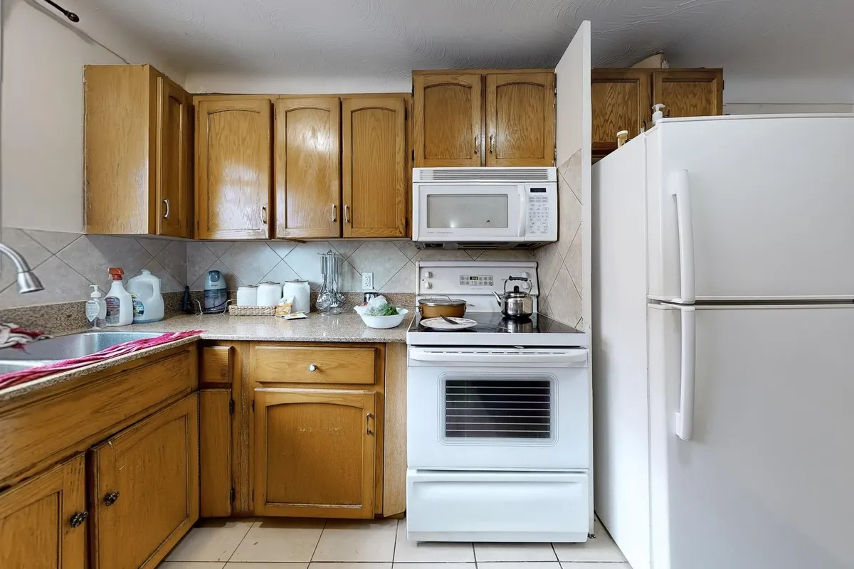 253 Mohawk Road, ON L9A 2H5