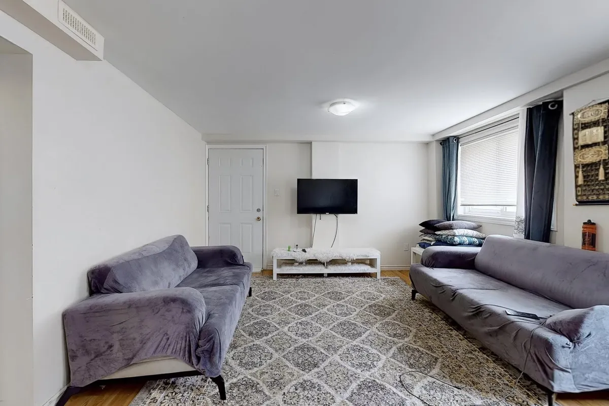 253 Mohawk Road, ON L9A 2H5