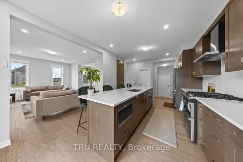 618 Galarneau Way, ON K2W 0M1