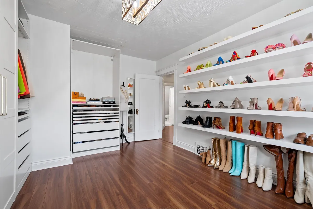 124 Eastbourne Avenue, ON L8M 2M8