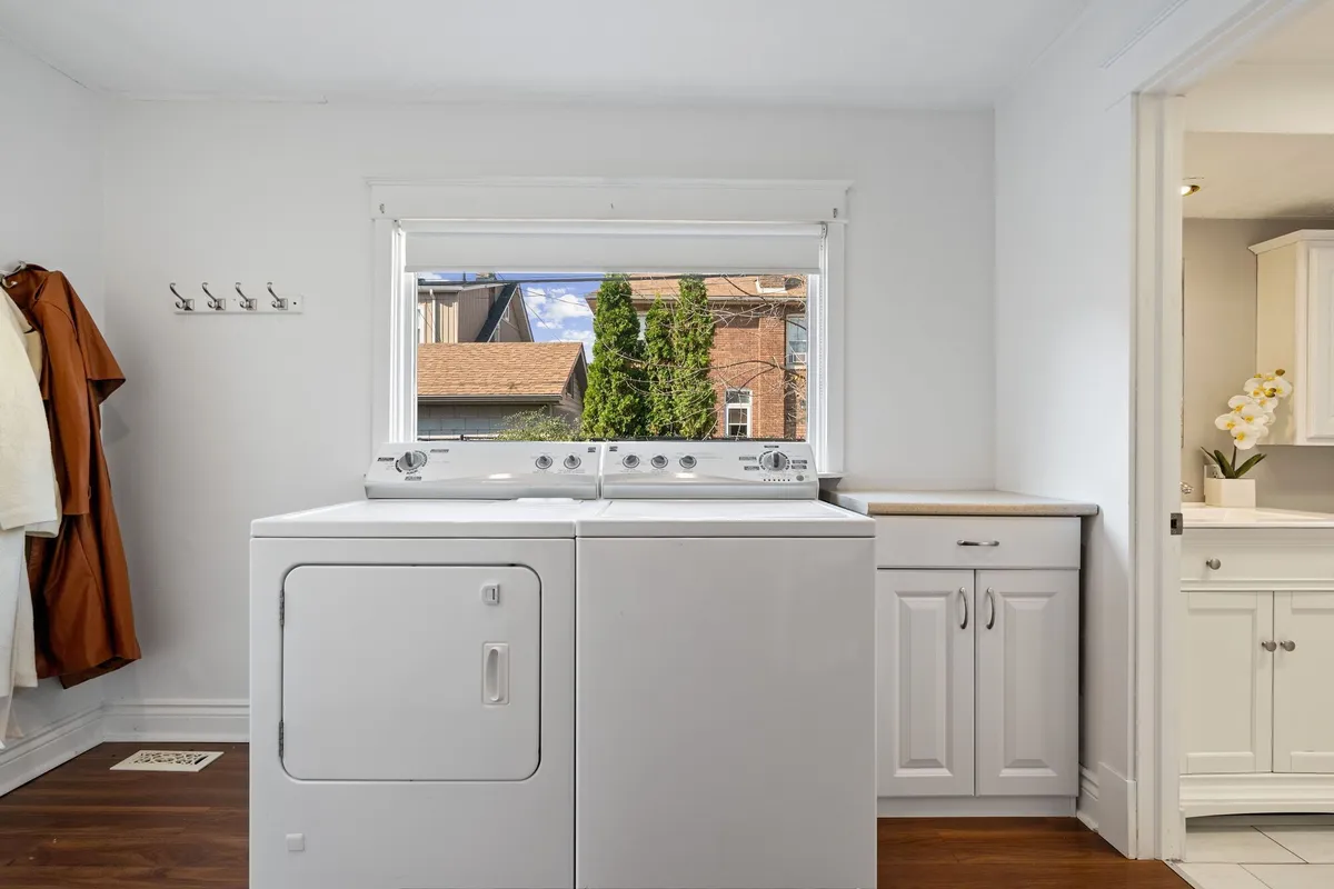 124 Eastbourne Avenue, ON L8M 2M8