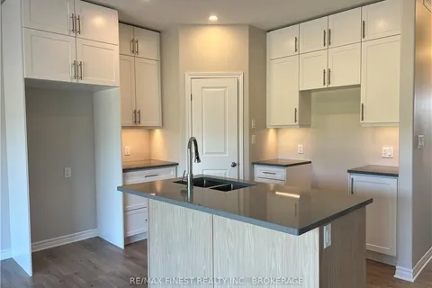 194 HERITAGE PARK Drive, ON K7R 3X8