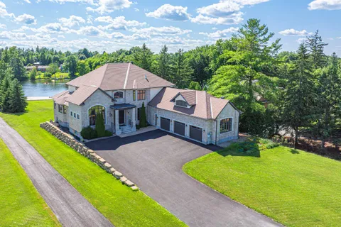 1180 River Road, ON K4M 1B4