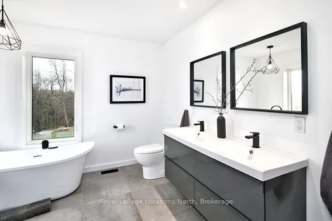 145 St Vincent Crescent, ON N4L 1W7