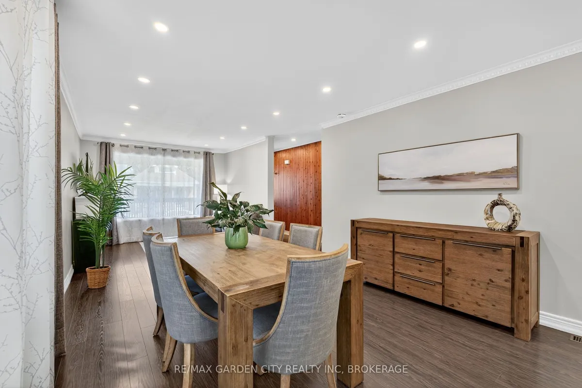 133 Connaught Avenue, ON L8L 6Z2