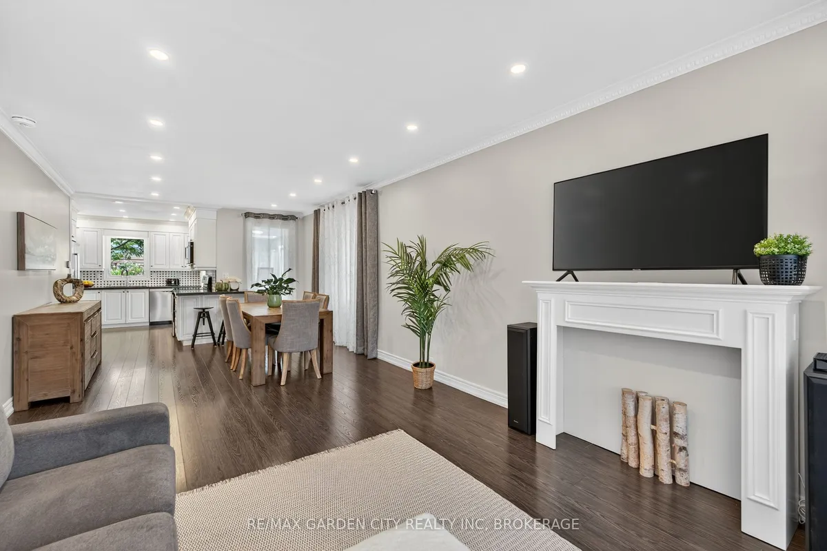 133 Connaught Avenue, ON L8L 6Z2