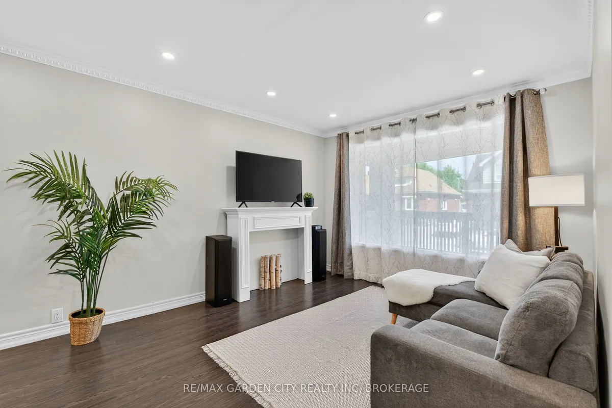 133 Connaught Avenue, ON L8L 6Z2