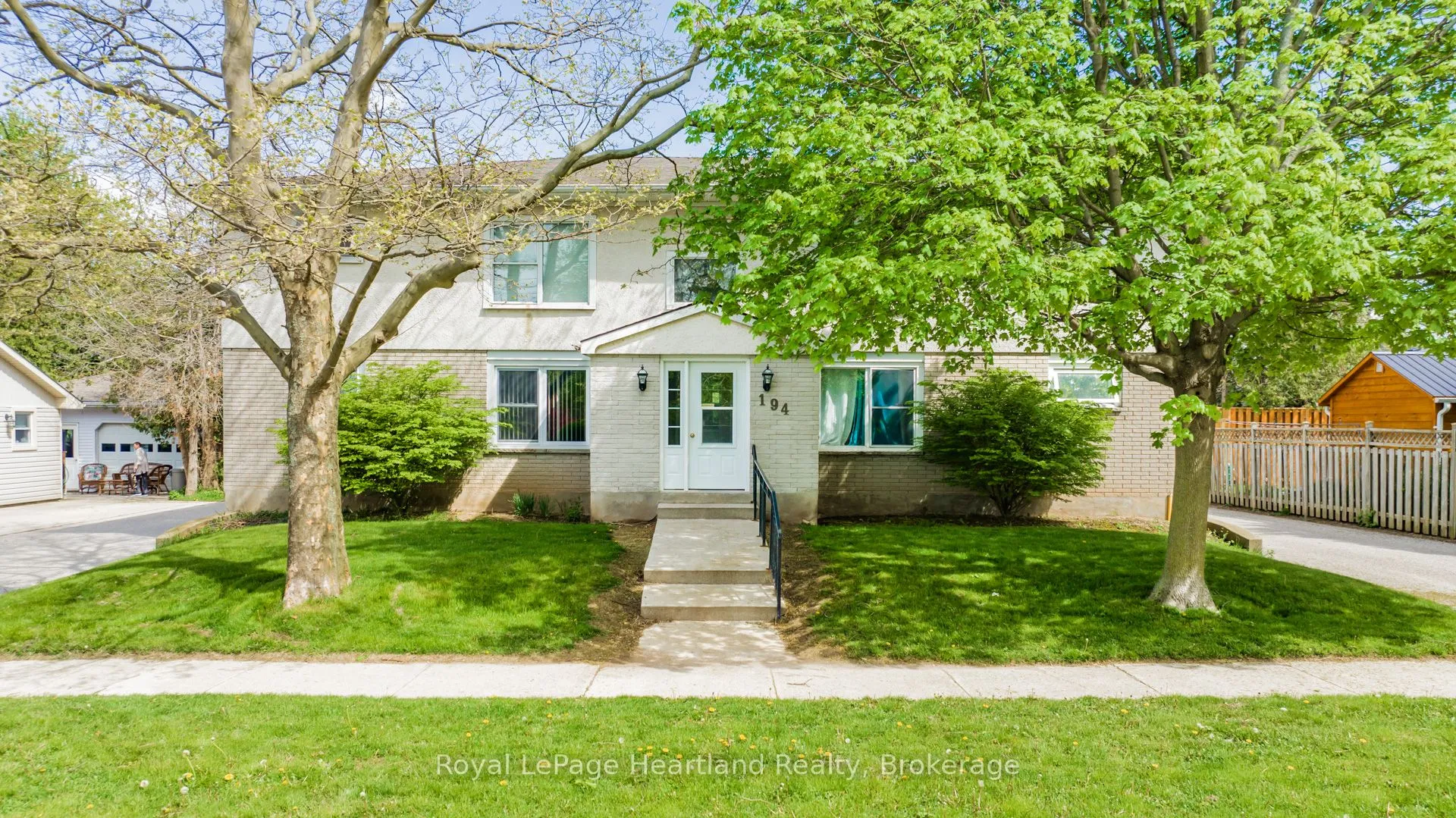 194 BENNETT Street, ON N7A 1X8