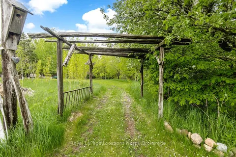 38 Old Carriage Road, ON L9W 6B2