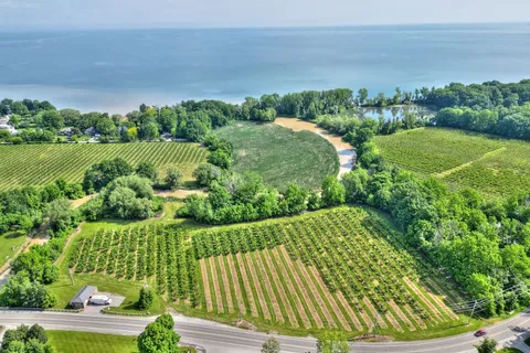 1332 Lakeshore Road, ON L0S 1J0