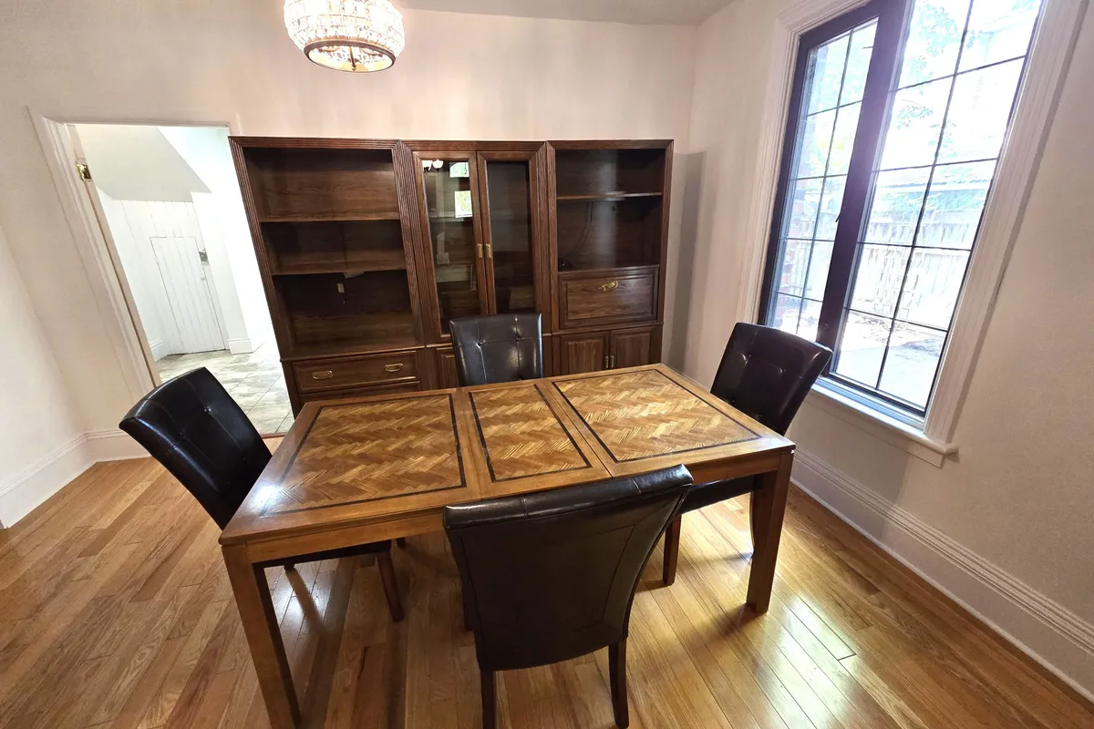 208 King Street, ON K7L 3A4