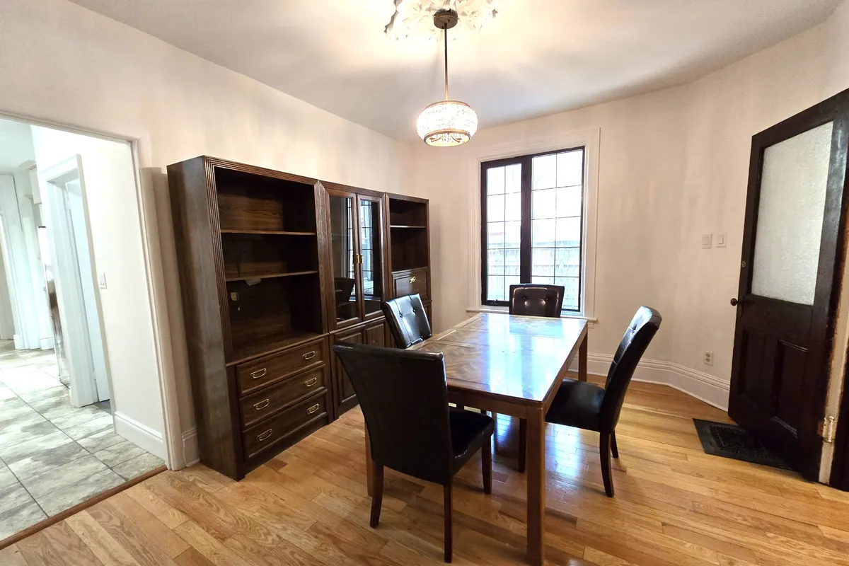 208 King Street, ON K7L 3A4