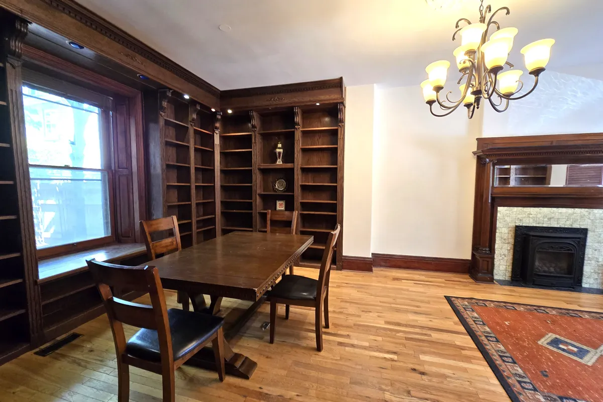 208 King Street, ON K7L 3A4