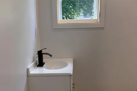 6 Victoria Street, ON K0E 1B0