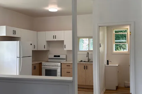 6 Victoria Street, ON K0E 1B0