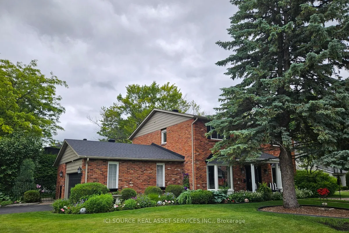 1 Erinlea Court, ON K2E 7C8