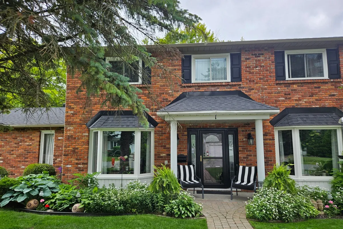 1 Erinlea Court, ON K2E 7C8