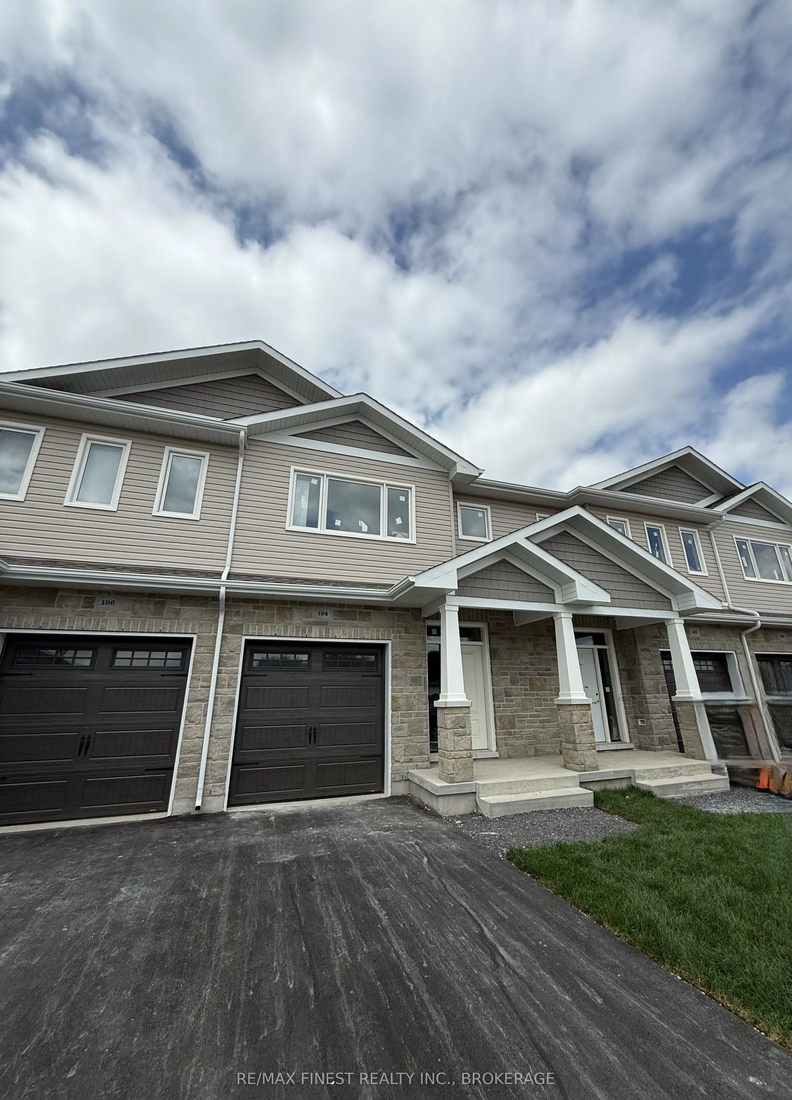 192 HERITAGE PARK Drive, ON K7R 3X8