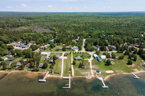 PT 20 BAYWATCH Drive, ON N0H 1X0