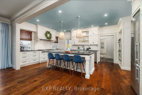 880 Wood Drive, ON N4W 0B7