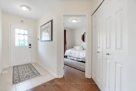 10 Ladybirds Crescent, ON K2S 1Z6