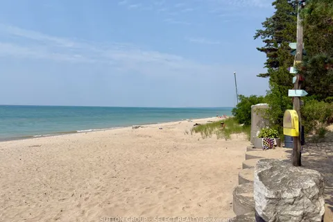 10 CARIBBEAN Lane, ON N0M 1N0