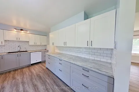 439 Queen Street, ON N0G 2L2