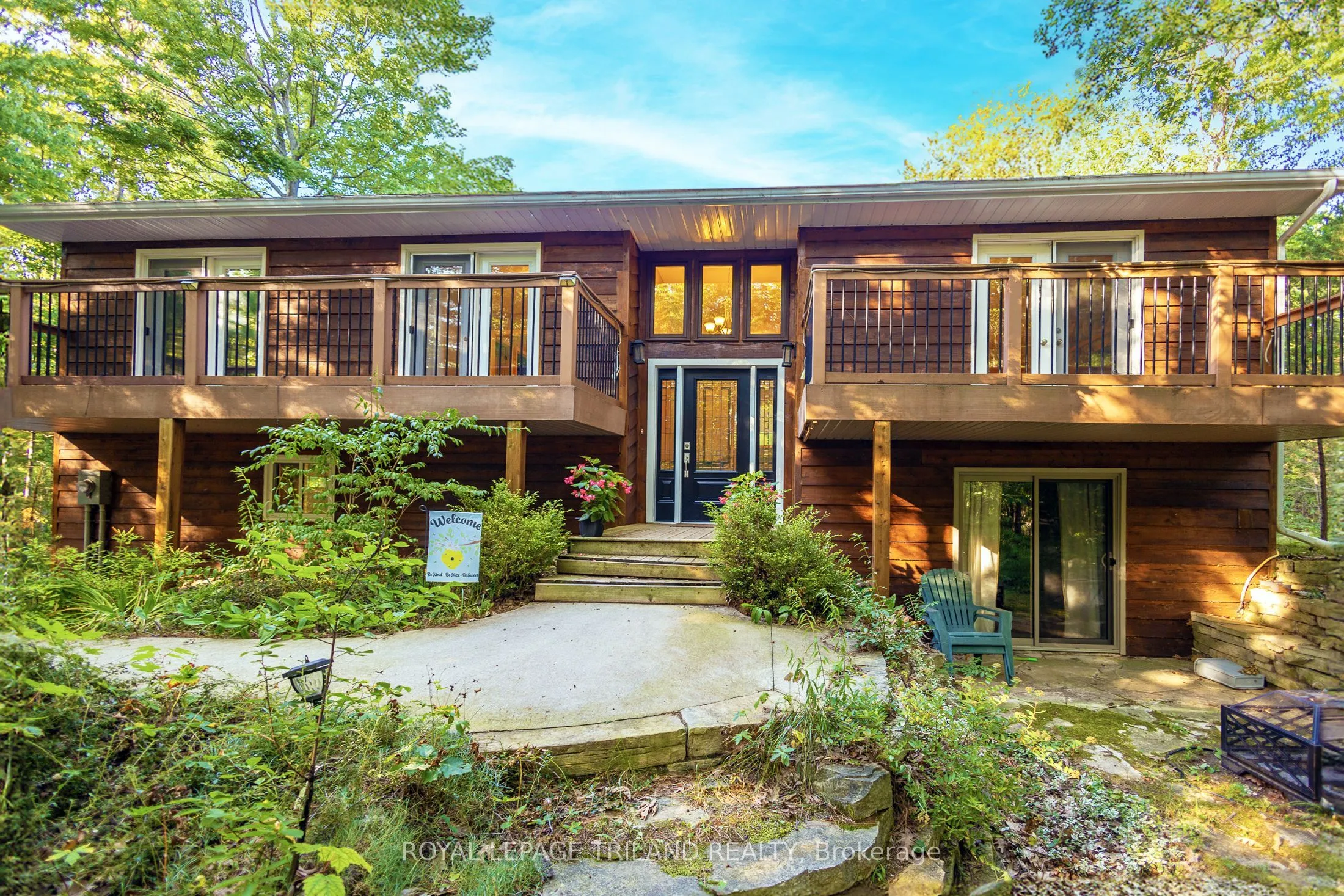 Detached 4 bedroom 3 bathroom at 10441 HURON WOOD Drive in Lambton Shores - MLS# X12321103