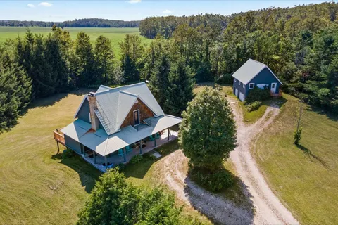 210 EAGLE Crescent, ON N0C 1M0