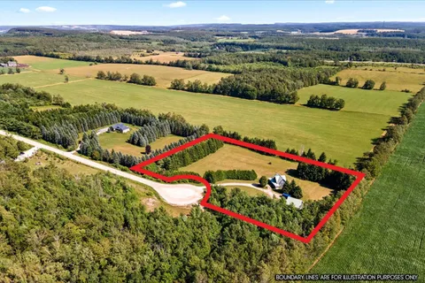 210 EAGLE Crescent, ON N0C 1M0