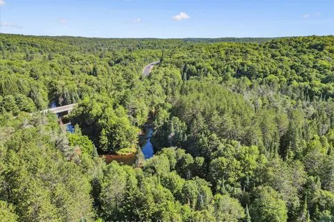 0 Hwy 118 E Highway, ON P1L 0K3