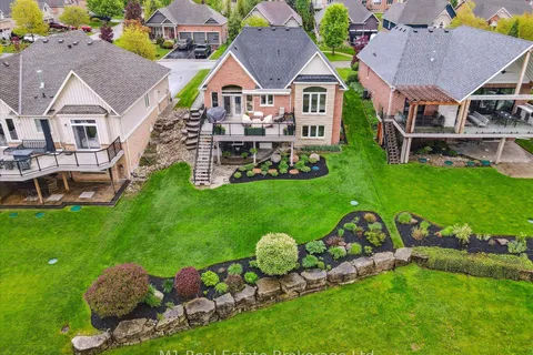 94 Aberfoyle Mill Crescent, ON N1H 6H9