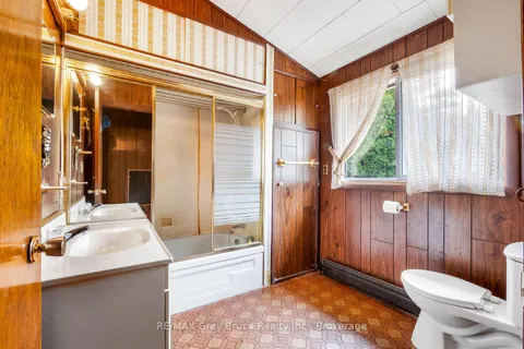 465 Shoreline Avenue, ON N0H 2T0