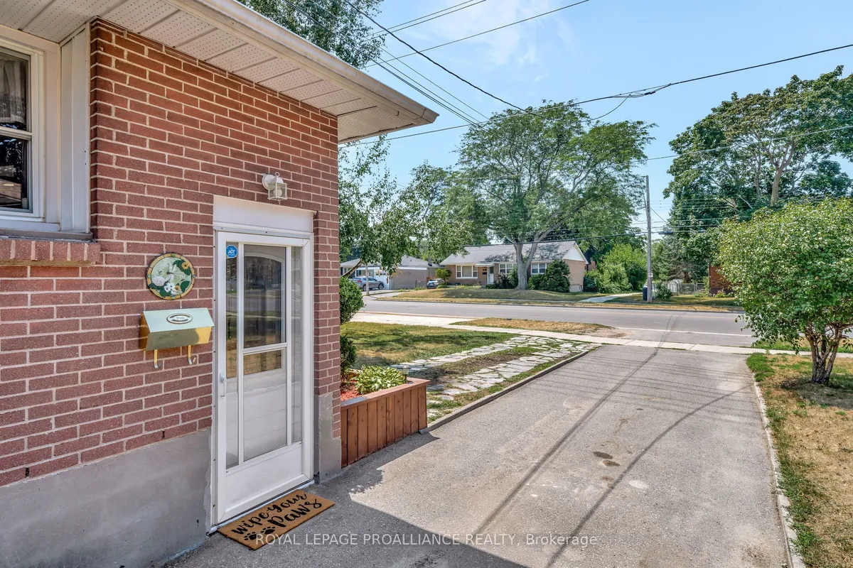 235 FARLEY Avenue, ON K8N 4L7