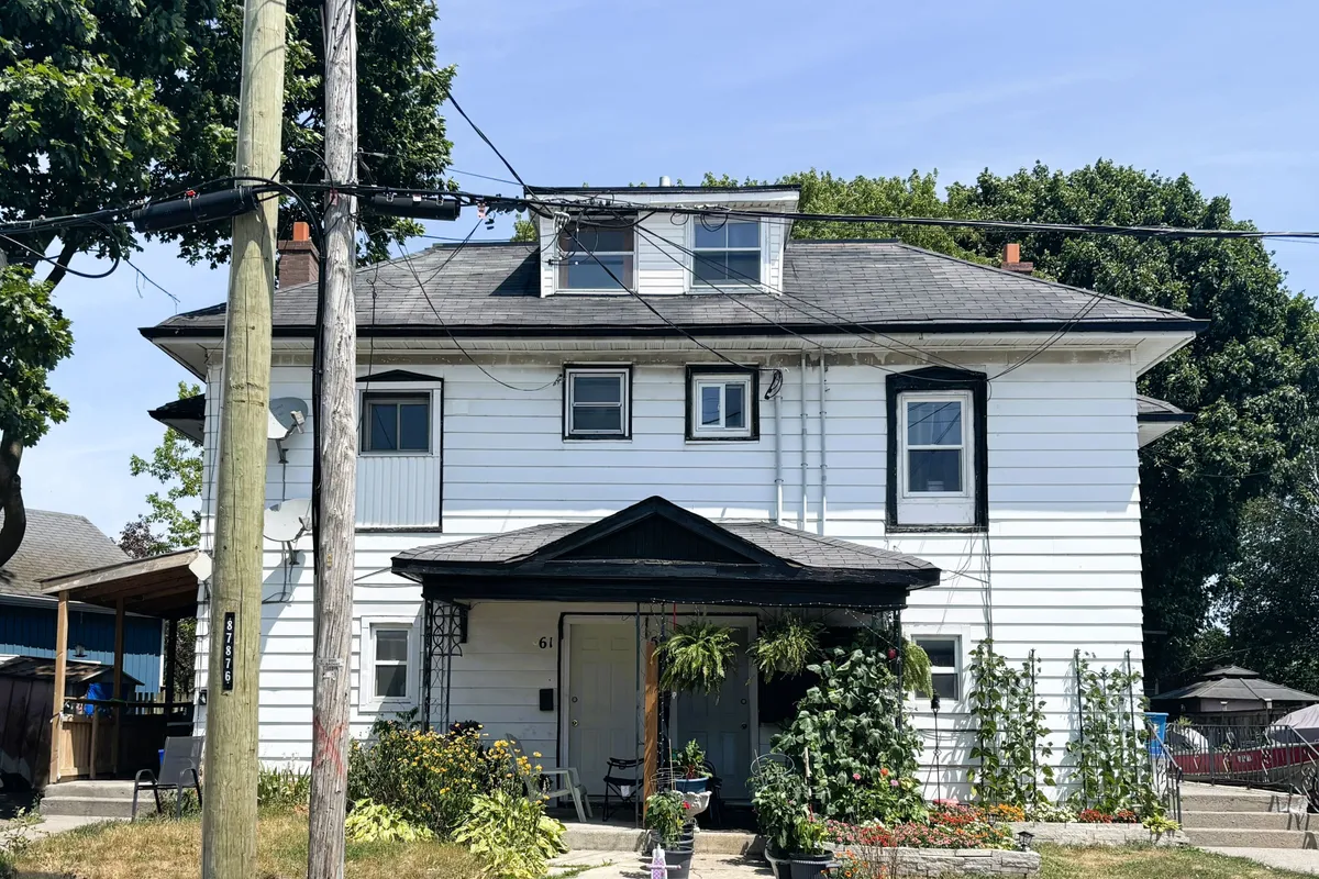 59-61 St Charles Street, ON K8P 2W1