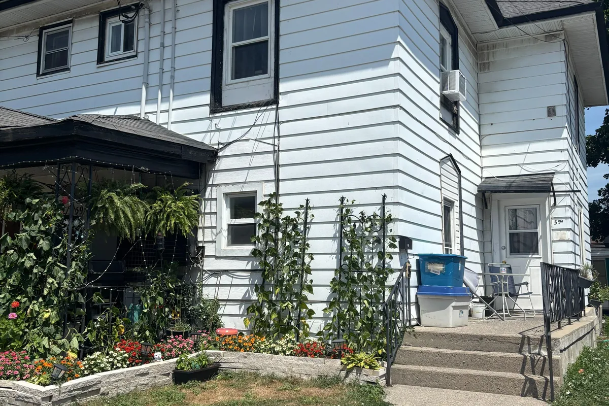 59-61 St Charles Street, ON K8P 2W1