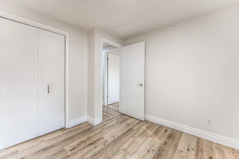 582 Drummerhill Crescent, ON N2T 1G4